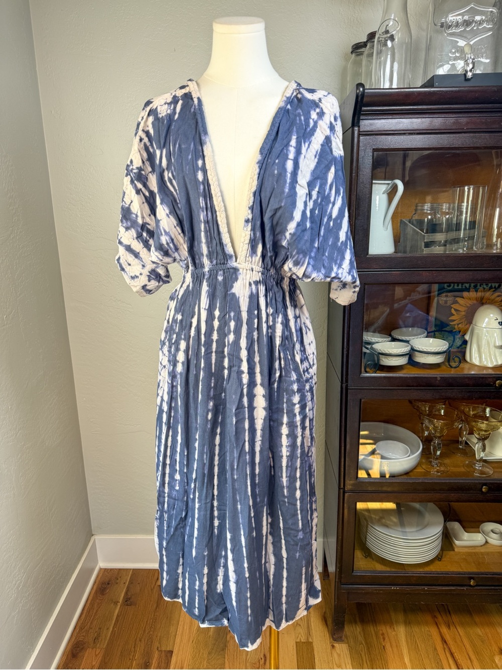 Raviya Blue Tie-Dye Cover Up Resort Midi Dress with Deep V-Neck Size Medium NWT